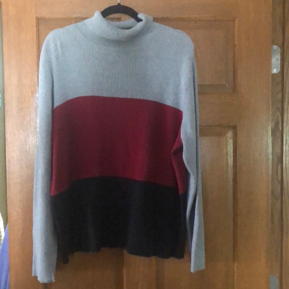 Multi colored t-neck